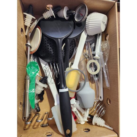 Kitchen utensils - Picture 1 of 5